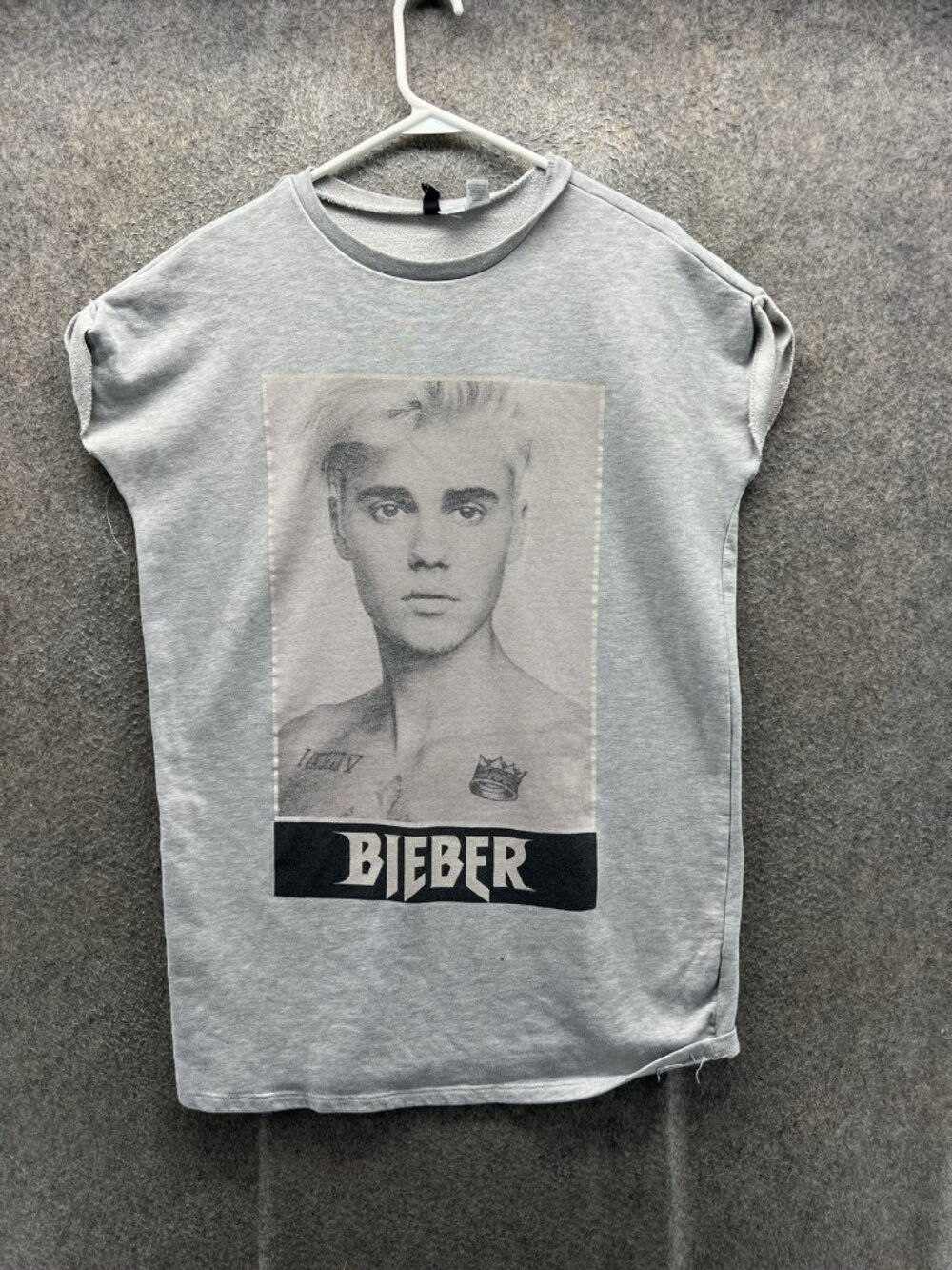 Divided H&M Shirt Women 10 Gray Crew Neck Short Cap Sleeve Bieber Graphic Tee